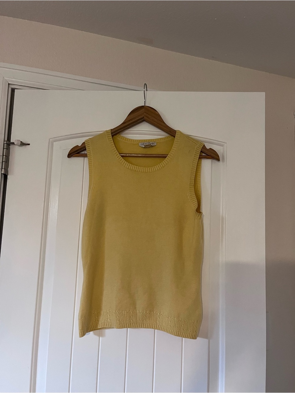 Casual Corner • Pale Yellow Sleeveless Knit Tank Vest